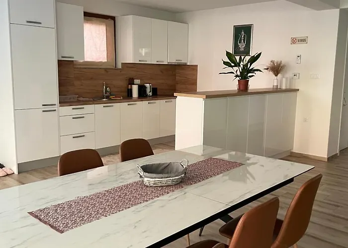 Bella - Prizemlje 别墅 察津